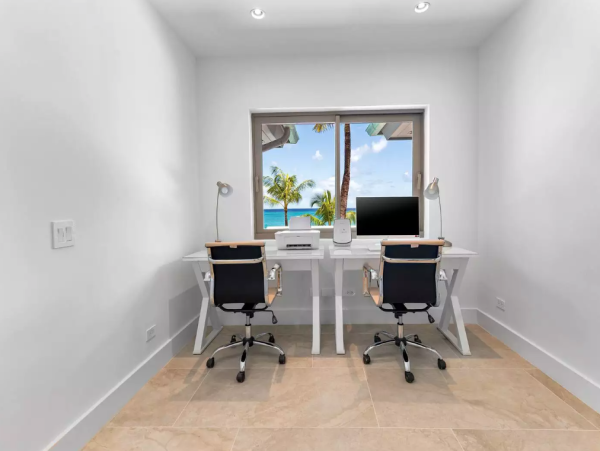 Experience Luxury Five Bedroom Retreat - Your Bohemian Escape in Nassau